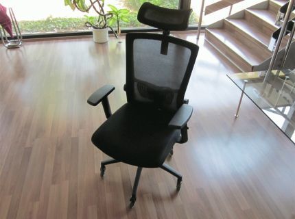 2 Bürodrehstühle mit Armlehnen ergonomisch